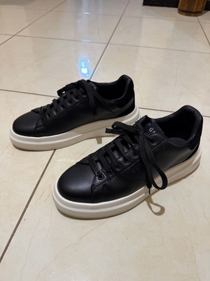 Guess sneakers καινούργια, μέγεθος 42, μαύρα