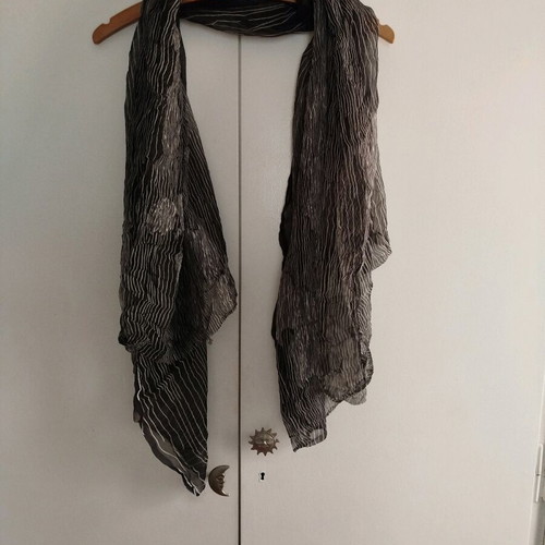Lightweight black and white striped scarf like new