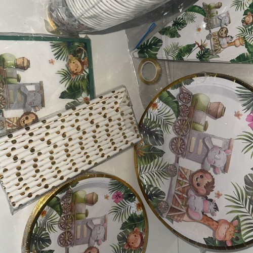 Jungle birthday set new for 25 people