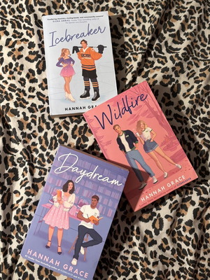 Hannah Grace Icebreaker, Wildfire & Daydream set like new, English