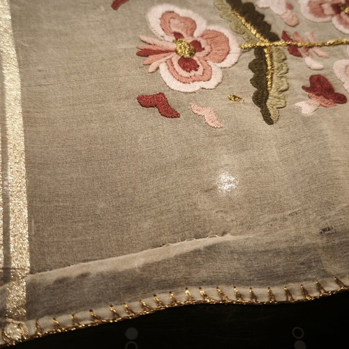 Table Runner used, 120 x 46 cm, possible silk Souli