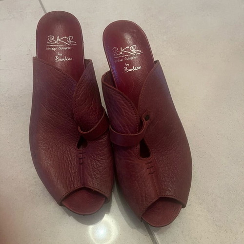 Leather platform sandals shoes in burgundy, like new