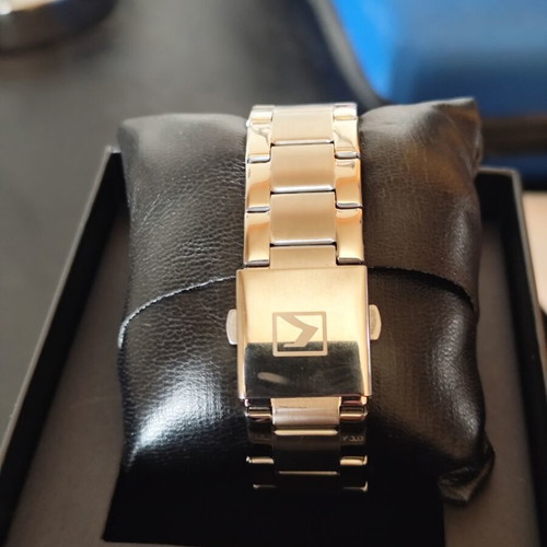Curren 8425 men's watch new, black dial with silver bracelet