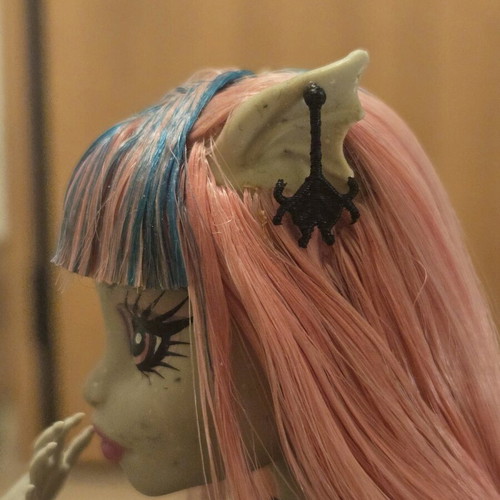 Monster High Rochelle Goyle Earrings Replacements 3d printed new