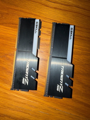 G.skill Tridentz 3200mhz 16GB Ram μεταχειρισμένο F4-3200C16D-16GTZR (8x2)