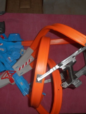 Hot Wheels Triple Track Twister Trackset used
