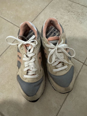 Saucony athletic shoes used, size 38.5, gray and pink