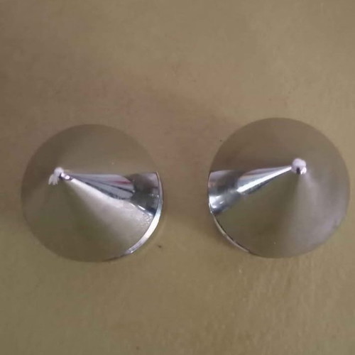 Spike-shaped caps for front wheel axle