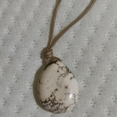 Agate pendant necklace with cord