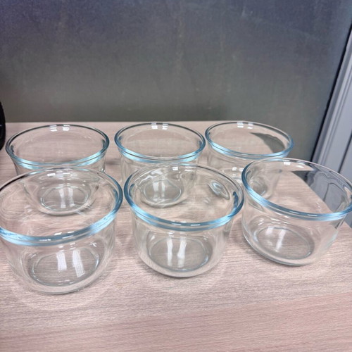 Set of 6 glass serving bowls like new