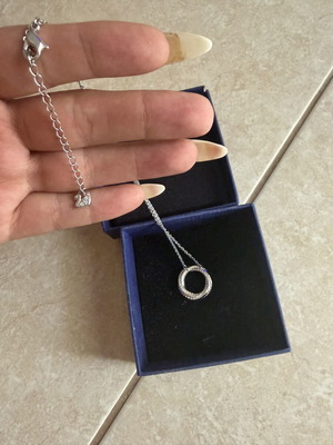 Swarovski κολιέ σαν καινούργιο, στυλάτο ασημί