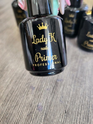 Primer lady K ολοκαίνουρια