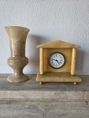 Marble clock with marble vase gift, like new