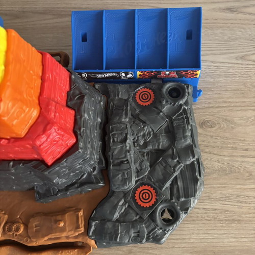 Hot Wheels Monster Trucks Arena Smashers Bone Shaker Ultimate Crush Yard