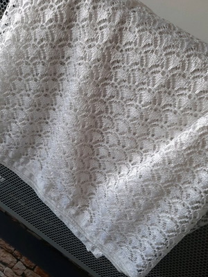 Lace curtain like new with weighted bottom edge 3.00×1.30