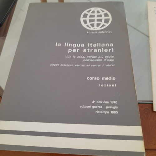 La lingua italiana per stranieri corso medio lessons, like new