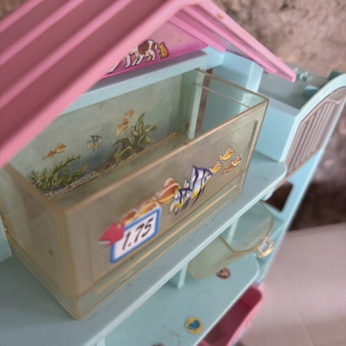 Mattel Barbie veterinary clinic used in good condition