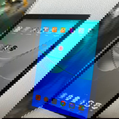 Huawei MediaPad M5 като нов, напълно функционален с зарядно