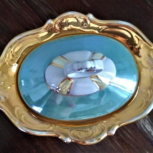Porcelain fondant dish used with lid, Japan