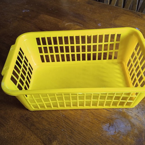 Plastic rectangular basket like new, 27.5x16.5x9.5 cm
