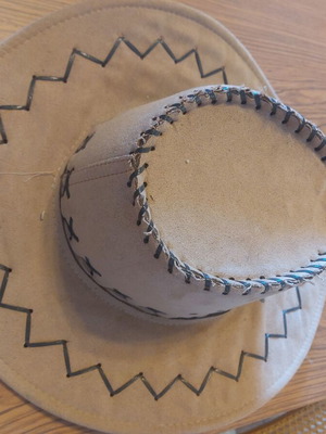 Men's hat like new, cowboy style, beige, leather imitation