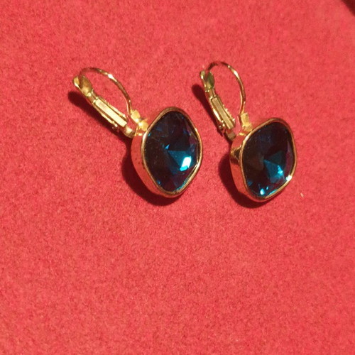 Ozze dangling earrings with blue royal stone new