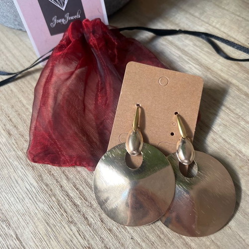 Brass dangle earrings new, gold color