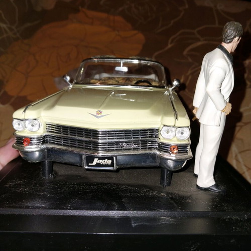 Scarface Cadillac Series 62 1963 with Jada figurine, like new