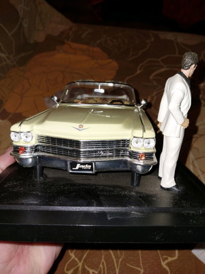 Scarface Cadillac Series 62 1963 with Jada figurine, like new