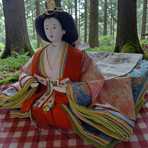 Hina Ningyo Japanese Doll like new, red layered kimono