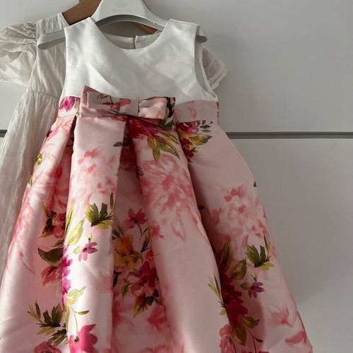 Set of 3 dresses like new for little girls