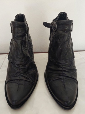 Black leather Bournazos ankle boots used, size 36-37