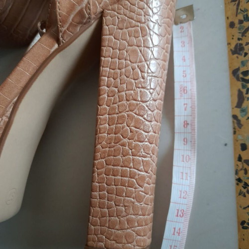 Freedom Delux Collection Croco Sandals size 37 like new, brown