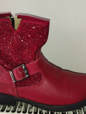 Red boots with rhinestones like new, size 32, zipper side