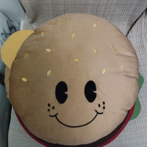 Decorative pillow like new, assembly with scratch, ideal for kids' room