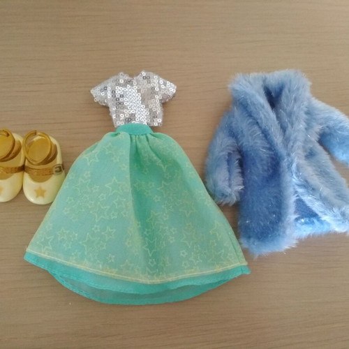 Unique Eyes Rebecca Total Look doll like new with 2 outfit sets