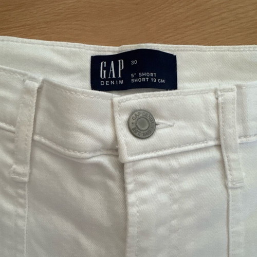 Gap white shorts like new with pockets size M
