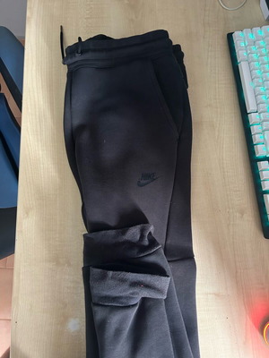 Nike tech fleece black