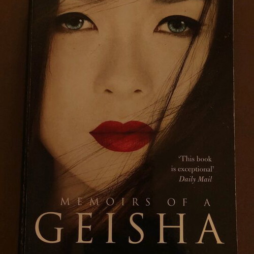 Memoirs of a Geisha used, pocket edition, broken in the middle