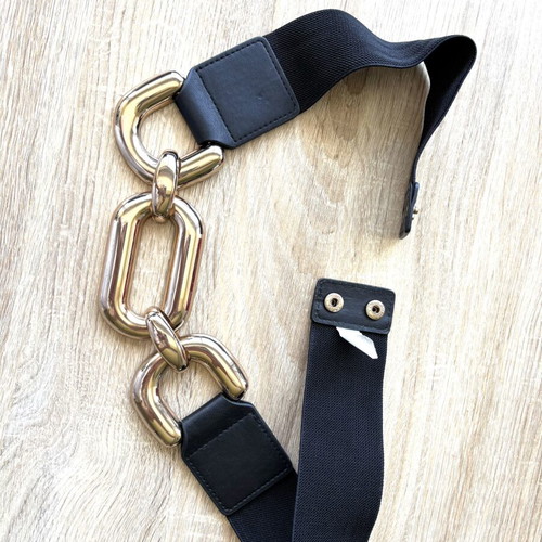 Elastic belt with large gold rings new, one size