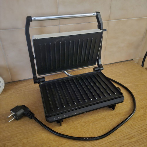 Izzy sandwich maker