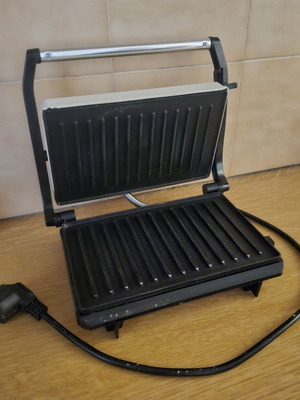 Izzy sandwich maker