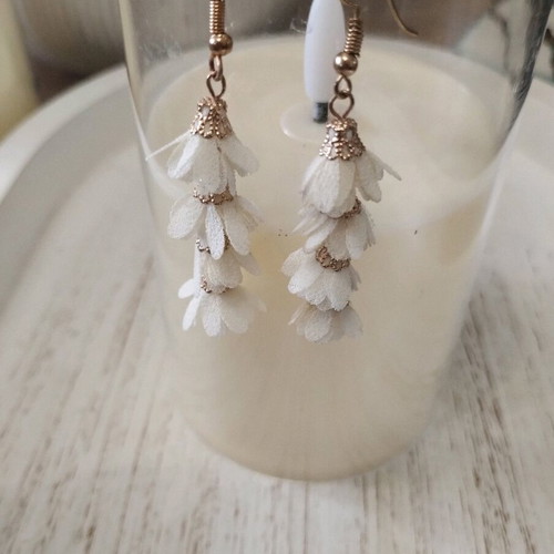 Earrings white with gold details new