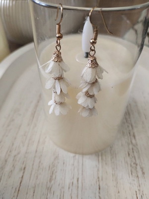 Earrings white with gold details new