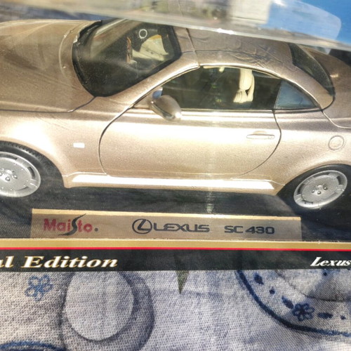 Maisto Lexus SC 430 1/18 scale model like new, special edition