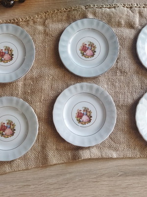 Keramikos vintage plates set of six with romantic design like new