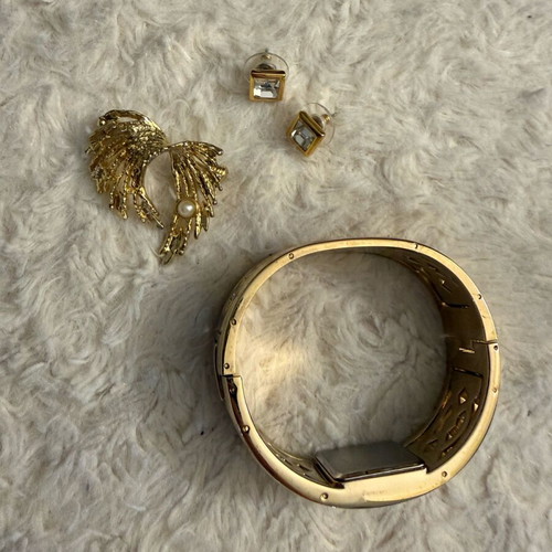 Quo Vadis stainless steel jewelry set in gold tone like new