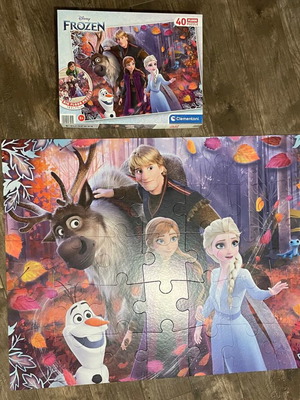 Frozen floor puzzle 100x70 like new