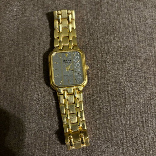 QMAX women's wristwatch used, battery likely needed