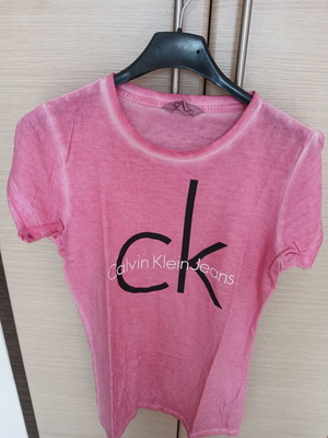 Calvin Klein pink t-shirt like new, size XS